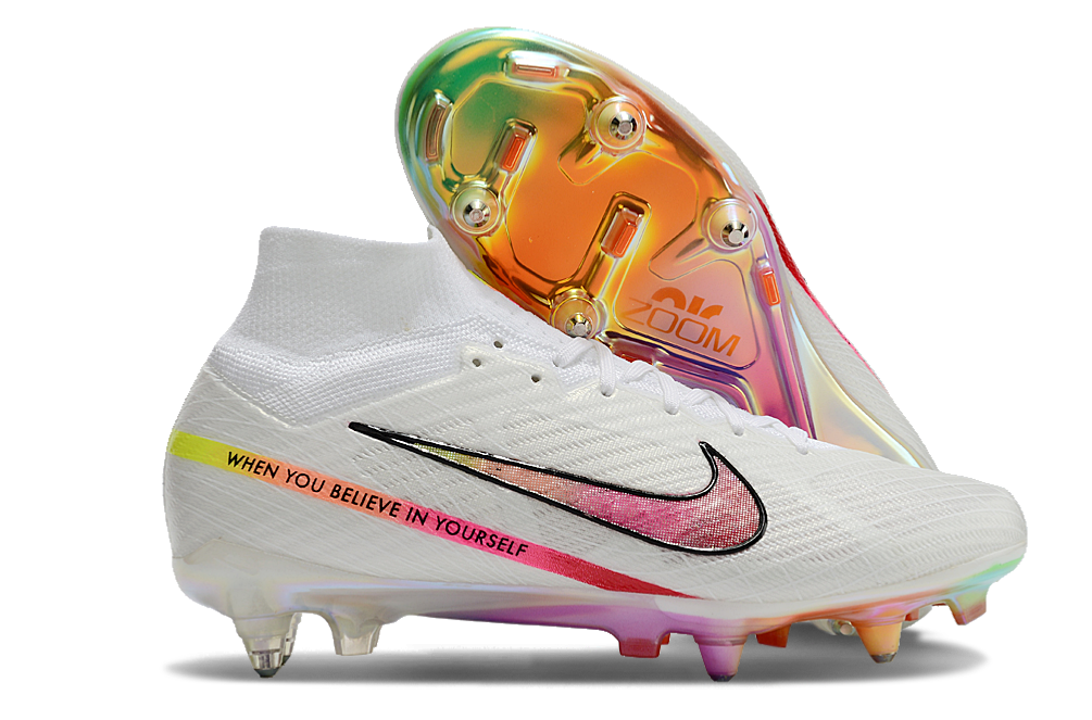 Crampons Mercurial Superfly IX Elite de Le 12-ème Maillot avec pointes en métal pour football.