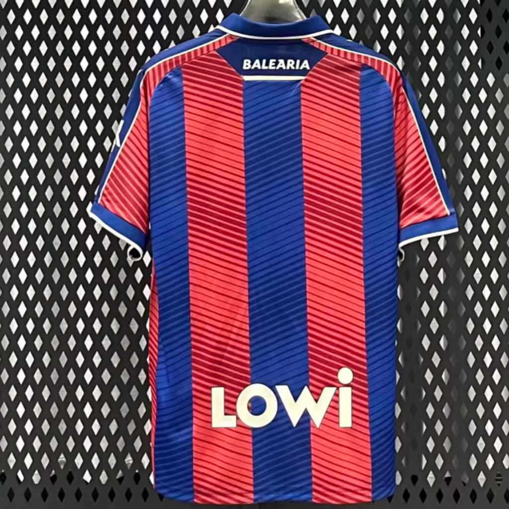 Maillot domicile Levante 25/26 Le 12 -ème Maillot, jersey de football vert avec logo et détails du club, vue de face