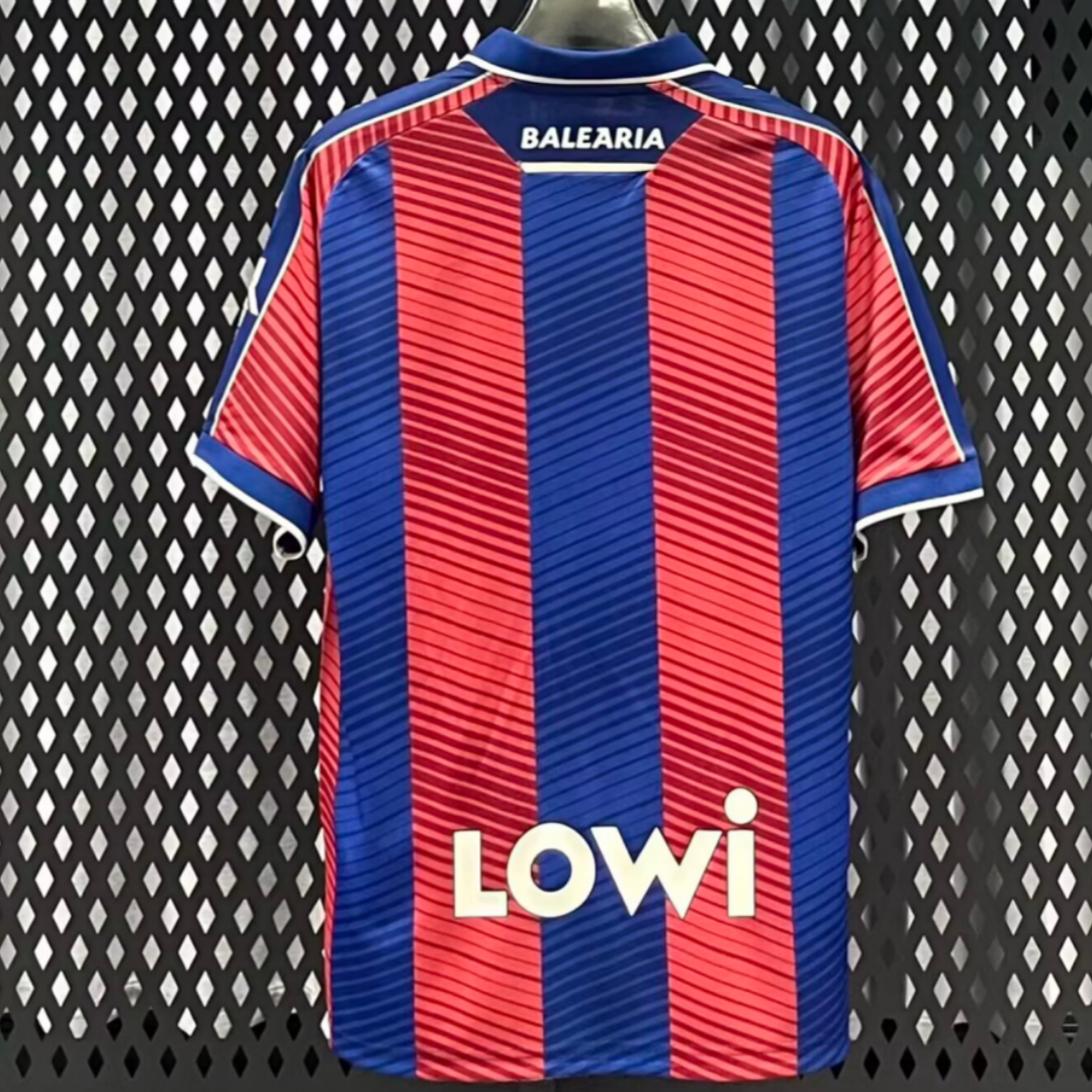 Maillot domicile Levante 25/26 Le 12 -ème Maillot, jersey de football vert avec logo et détails du club, vue de face