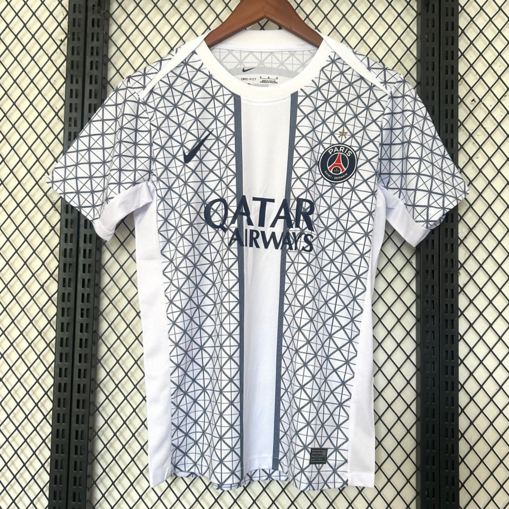 Maillot PSG blanc 25/26 Le 12 -ème Maillot, veste de football avec logo PSG et détails blancs, vue de face.