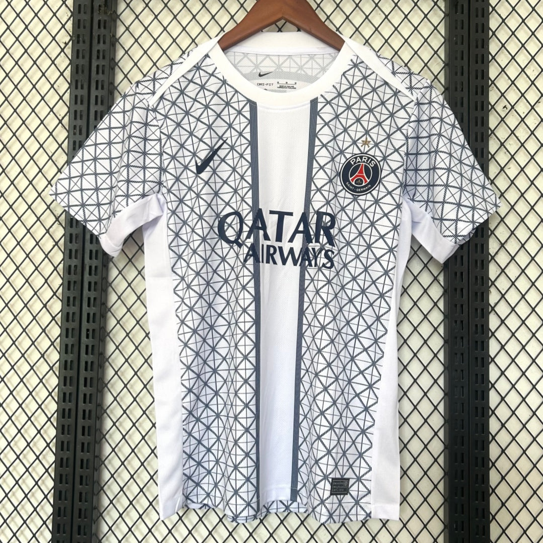 Maillot PSG blanc 25/26 Le 12 -ème Maillot, veste de football avec logo PSG et détails blancs, vue de face.