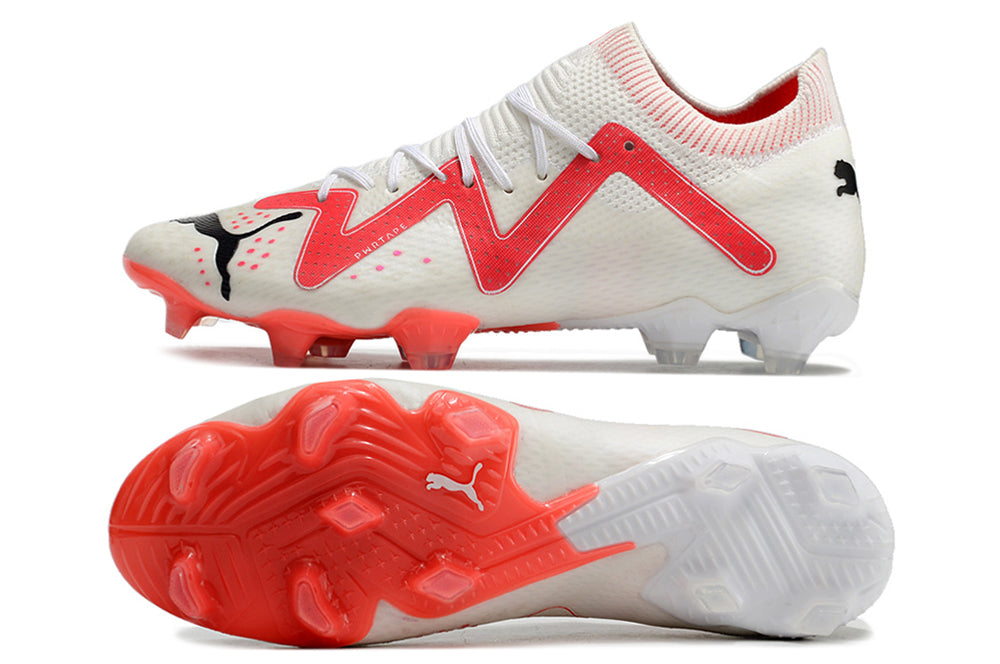 Crampons Future Ultimate FG de Le 12 -ème Maillot, vue détaillée des pointes en acier pour chaussures de football.