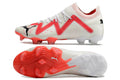 Crampons Future Ultimate FG de Le 12 -ème Maillot, vue détaillée des pointes en acier pour chaussures de football.