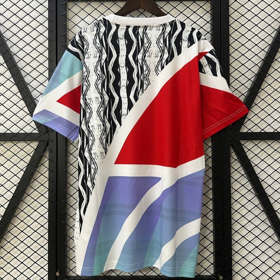 Maillot de football Arsenal 24/25 Le 12 -ème Maillot, maillot officiel avec logo et détails du club sur fond blanc.