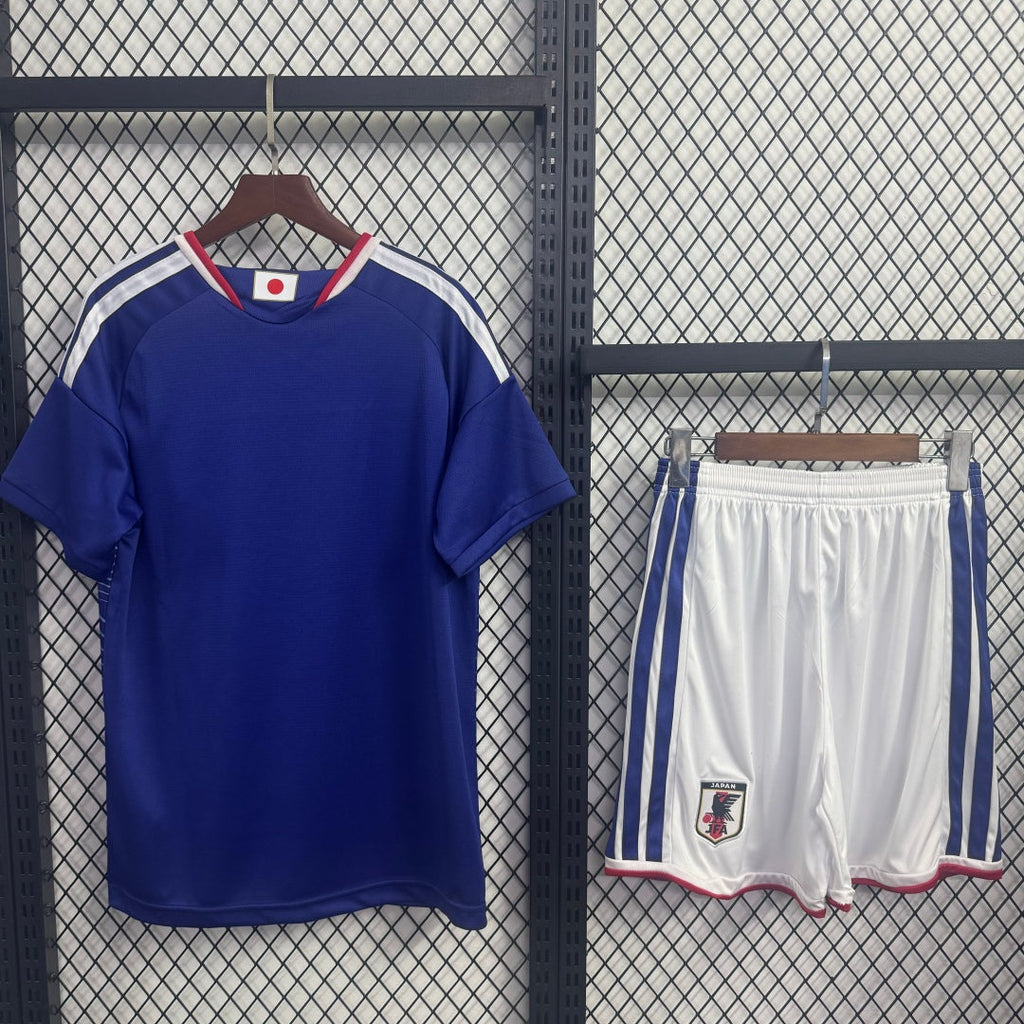 Ensemble de football domicile Japon 25/26 ans, maillot adulte Le 12 -ème Maillot, devant avec logo et détails du maillot.