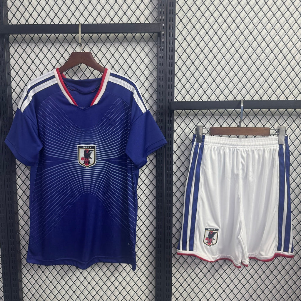 Ensemble de football domicile 25/26 Le 12 -ème Maillot pour adulte, maillot japonais en bleu et blanc, vue frontale.