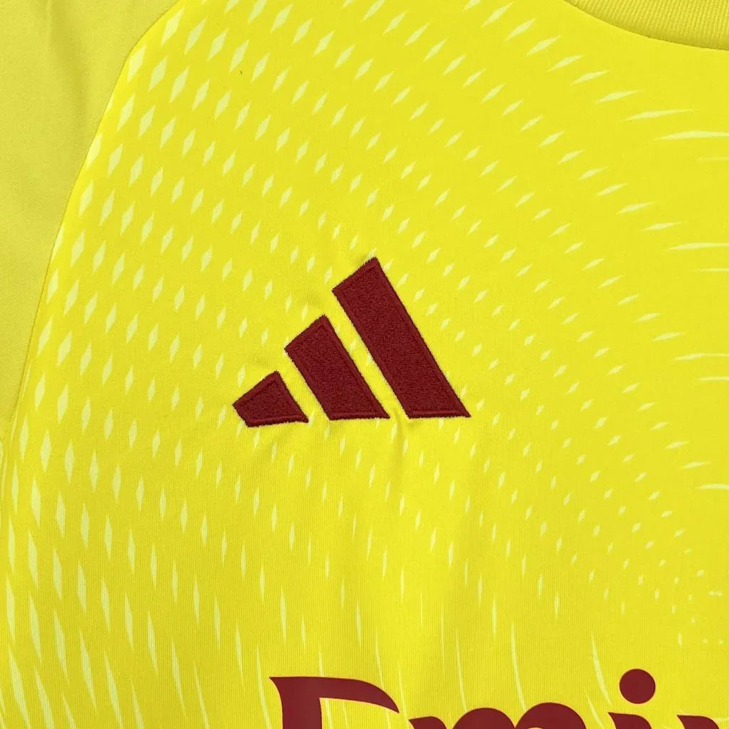 Maillot de gardien Arsenal 2025-26, Le 12 -ème Maillot, devant avec logo et détails colorés, tissu respirant et ajusté.