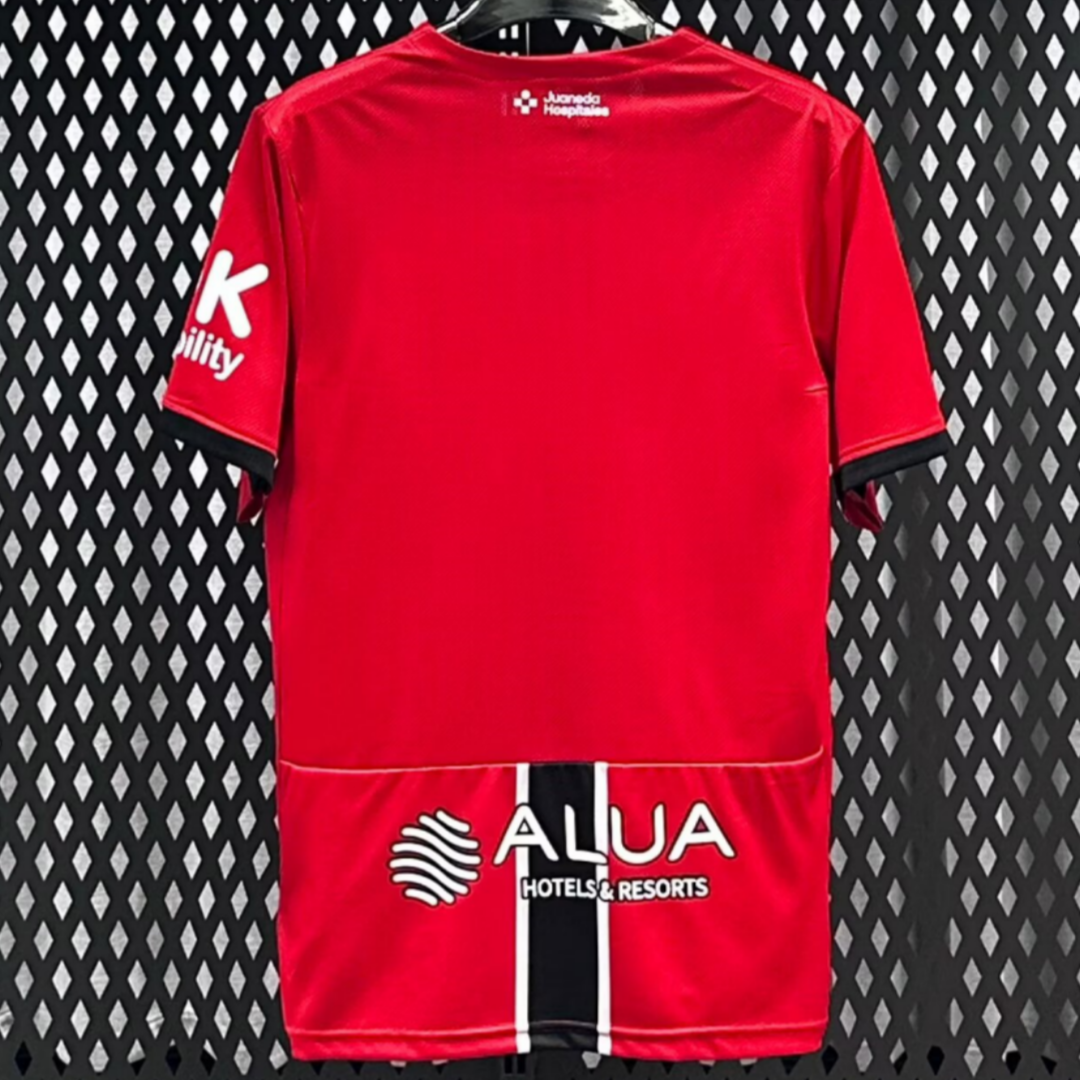 Maillot de football domicile Mallorca 25/26 de la marque Le 12 -ème Maillot, vue de face avec logo et détails du maillot