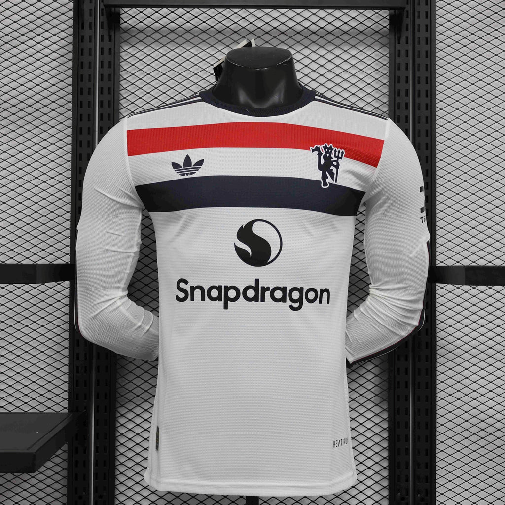 Maillot Manchester United manches longues 2024-25, Le 12 -ème Maillot, vue de face avec logo et détails du design noir et rouge