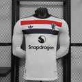 Maillot Manchester United manches longues 2024-25, Le 12 -ème Maillot, vue de face avec logo et détails du design noir et rouge