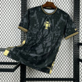 Maillot Portugal Spécial black pour enfants 25/26 ans, marque Le 12 -ème Maillot, vue de face avec logo Portugal.