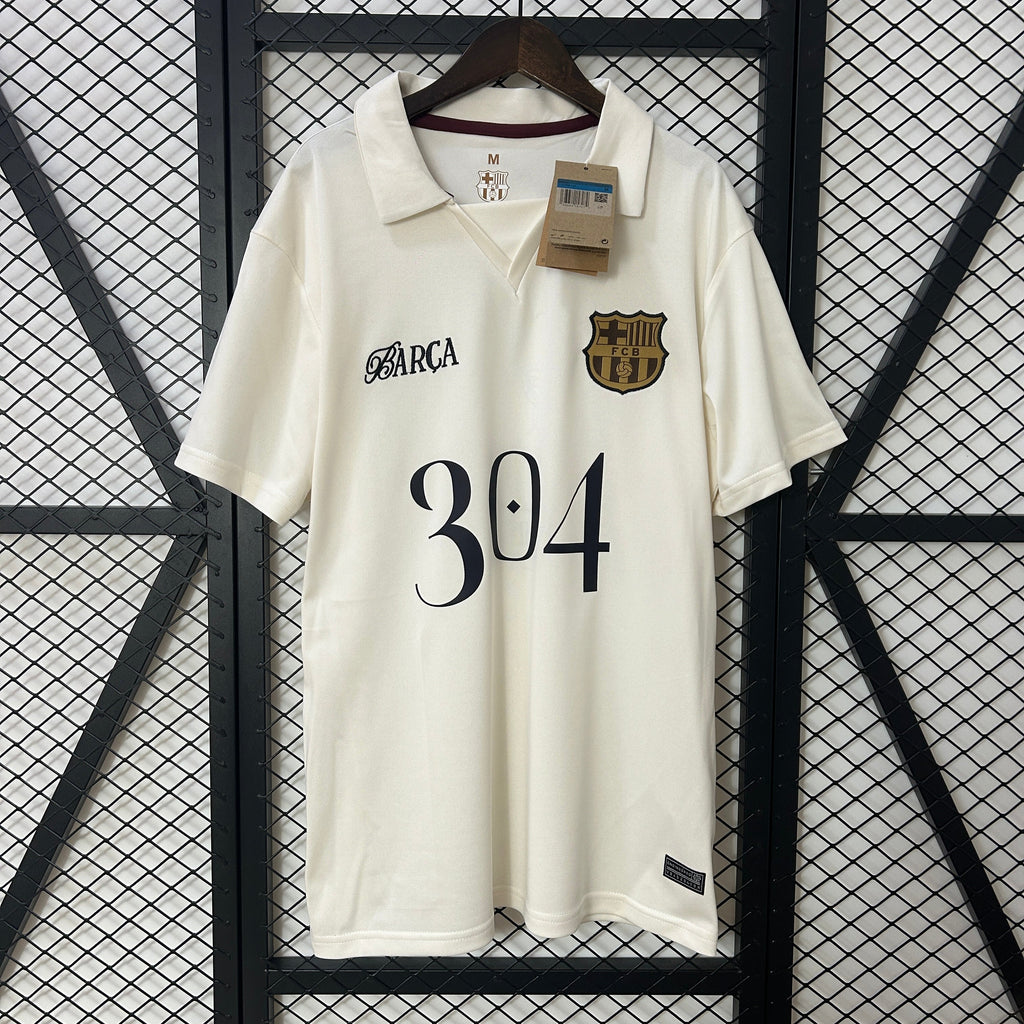 Maillot de football Barcelone 24/25, modèle Spécial LAMINE YAMAL, en bleu avec logo et détails de l'équipe.
