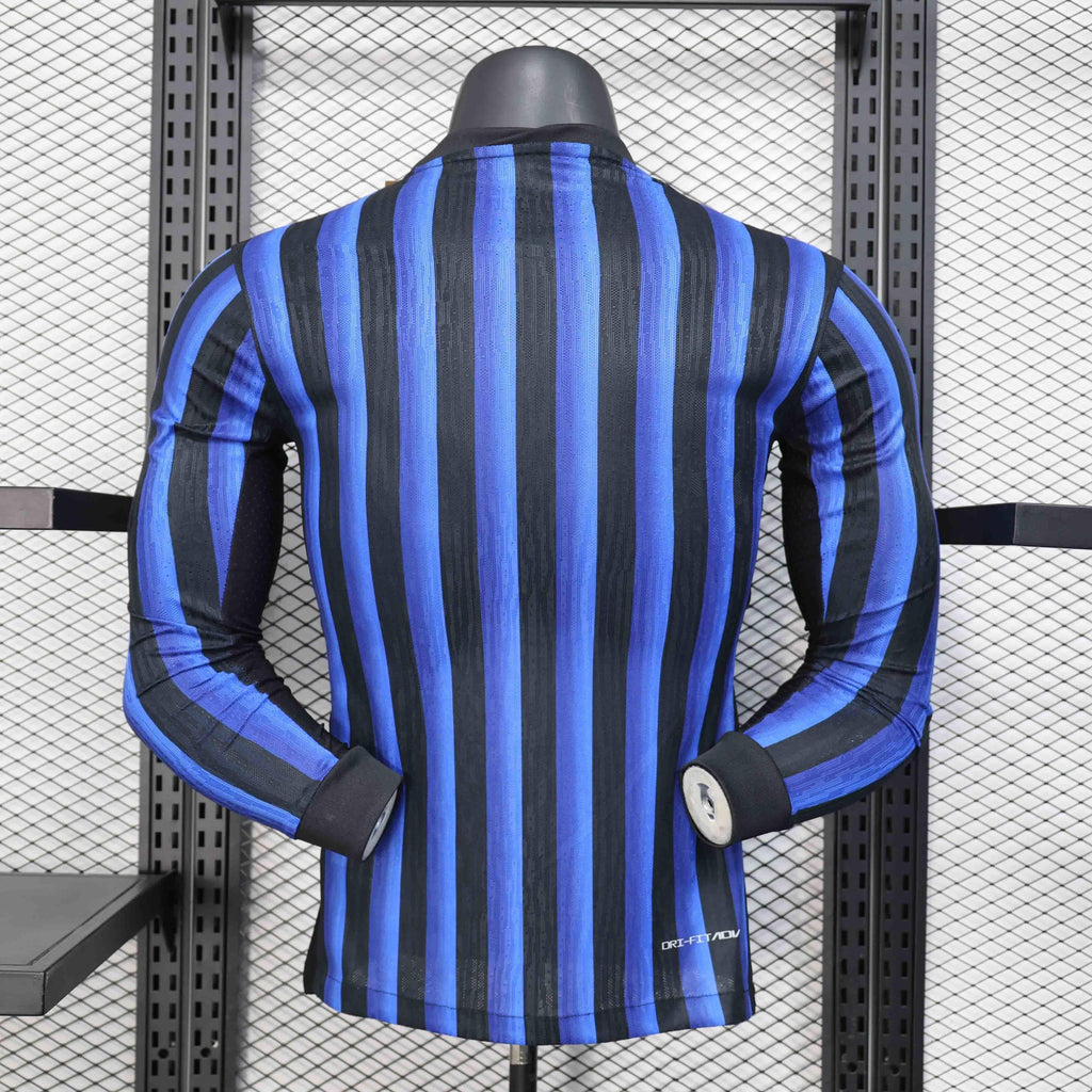 Maillot à manches longues de l'Inter Milan 2025-26, marque Le 12 -ème Maillot, vue de face, design bleu et noir, logo du club visible