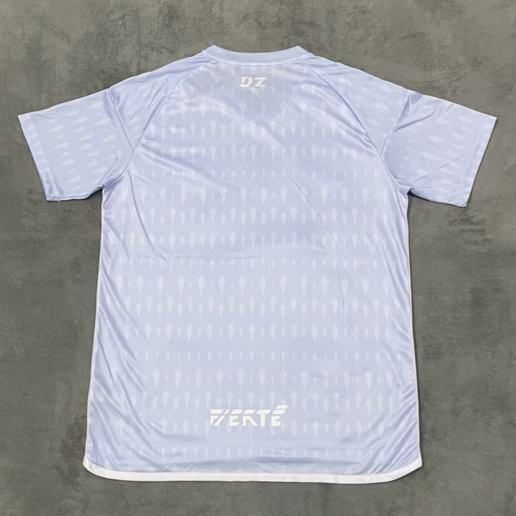 Maillot de football Algérie 25/26 Le 12 -ème Maillot, maillot bleu spécial pour la sélection algérienne, vue de face.