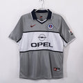 Maillot extérieur rétro du PSG 2001-2002, marque Le 12-ème Maillot, veste de football bleu avec logo et détails vintage.