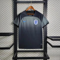 Maillot extérieur de l'équipe Angleterre 2023/24 Le 12, maillot de football avec logo officiel et design moderne.