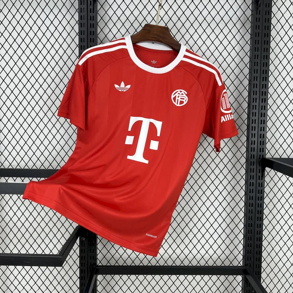 Maillot de gardien Bayern Munich 2025-26, marque Le 12 -ème Maillot, devant avec logo et détails du design.