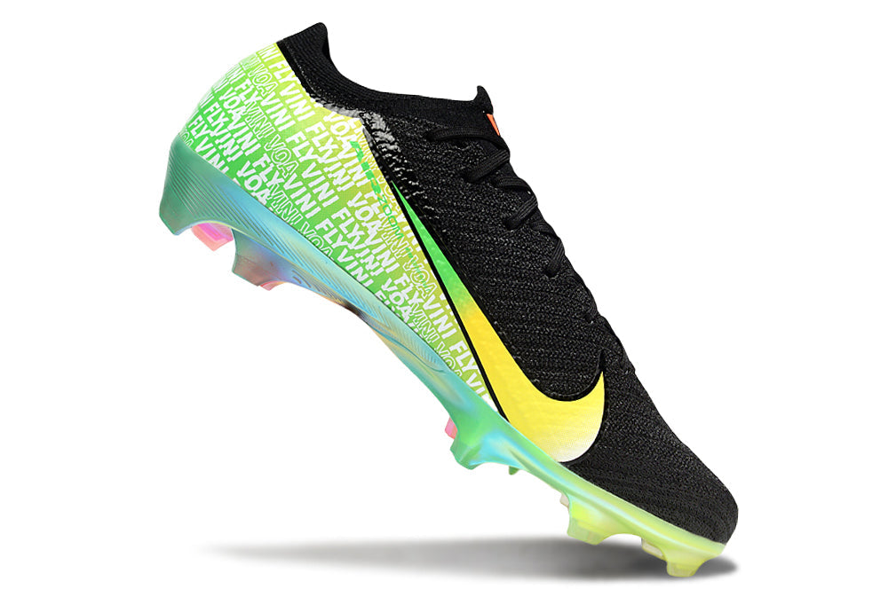 Crampons Mercurial Superfly IX Elite pour football, pointes en acier et semelle en caoutchouc, conçus pour la performance.