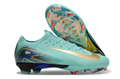 Crampons Mercurial Vapor 16 Elite XXV de la marque Le 12 -ème Maillot, vue des crampons et de la conception du dessus.