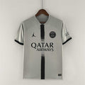 Maillot extérieur rétro PSG 2022-2023 Le 12-ème Maillot, jersey de football avec logo et design vintage visible sur l'image.