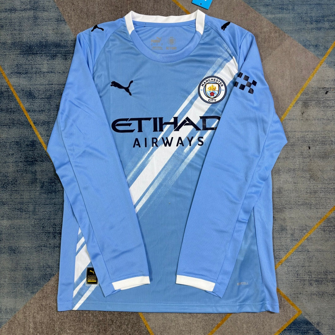 Maillot domicile Manchester City 25/26 manches longues, marque Le 12 -ème Maillot, vue de face avec logo et détails bleus