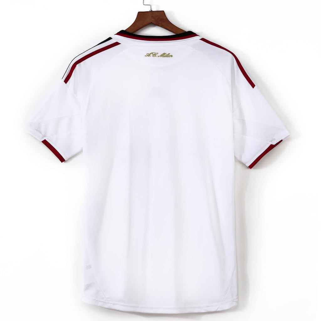 Maillot extérieur rétro de l'AC Milan 2009-2010, signé Le 12 -ème Maillot, montrant le design classique de l'équipe.
