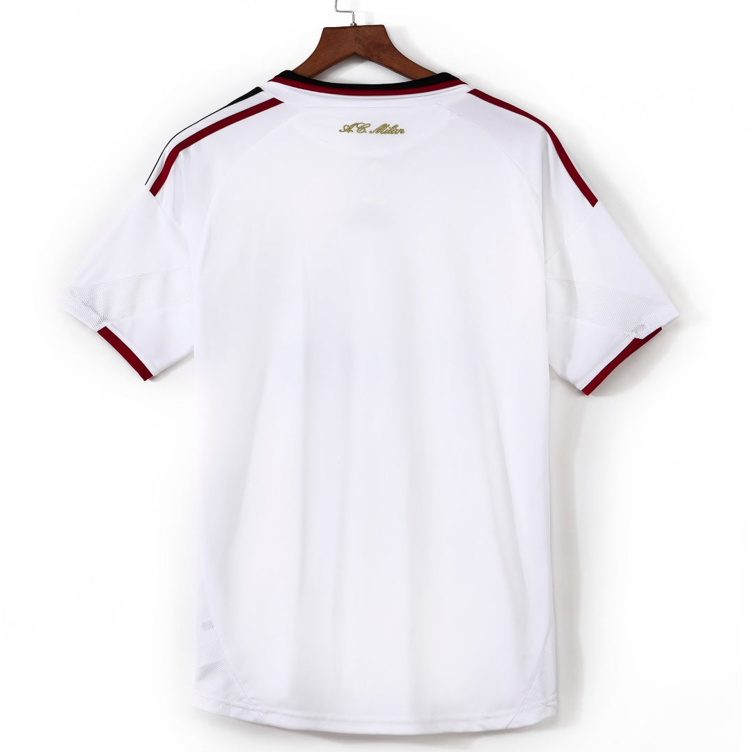 Maillot extérieur rétro de l'AC Milan 2009-2010, signé Le 12 -ème Maillot, montrant le design classique de l'équipe.