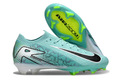 Crampons Mercurial Vapor 16 Elite XXV de Le 12 -ème Maillot, vue des crampons en acier avec pointes pour football.