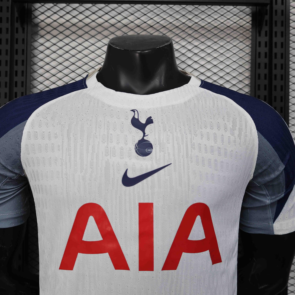 Maillot Tottenham 2025-26 Le 12 -ème Maillot, maillot de football avec logo et détails du club en image.