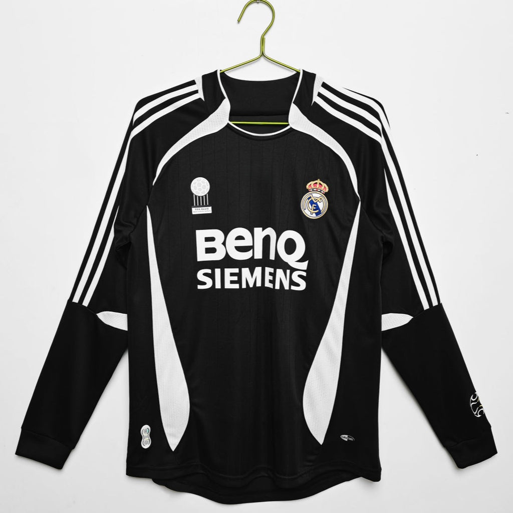 Maillot rétro de football Real Madrid troisième version, manches longues, marque Le 12 -ème Maillot, pour la saison 2006-2007.
