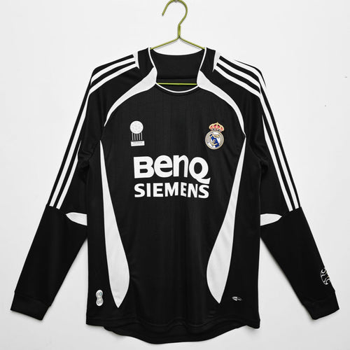 Maillot rétro de football Real Madrid troisième version, manches longues, marque Le 12 -ème Maillot, pour la saison 2006-2007.