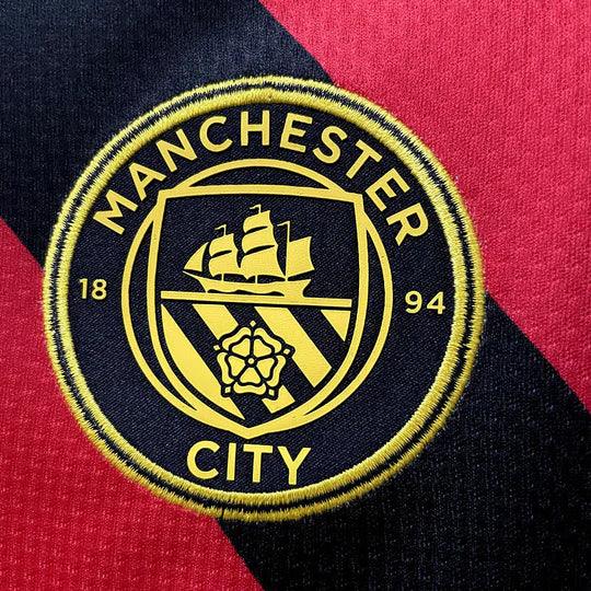 Maillot Manchester City 2022/23 Le 12 -ème Maillot, vue de face, logo du club et design officiel bleu et blanc.