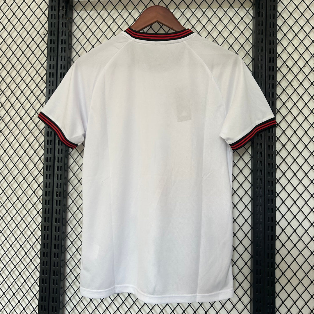 Maillot de football Le 12 -ème Maillot 24/25 Japon anime style K, design coloré avec motifs inspirés de l'anime.