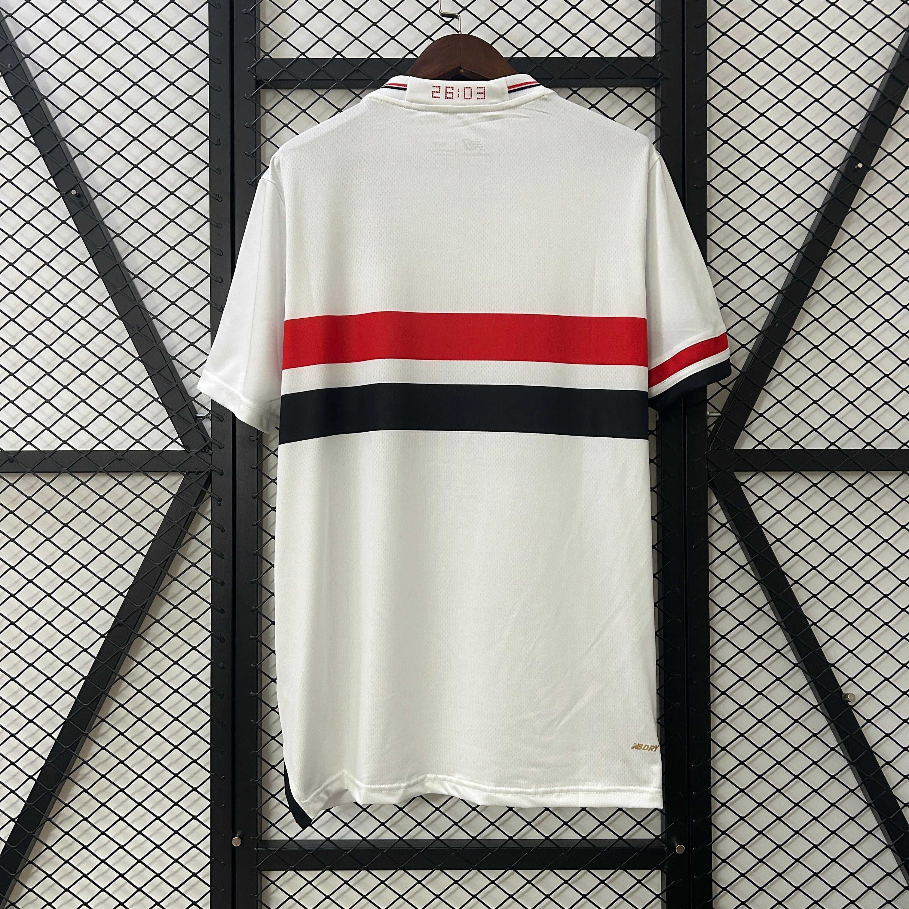 Maillot domicile Sao Paulo 2025/26 de Le 12 -ème Maillot, maillot de football avec logo et détails de l'équipe.