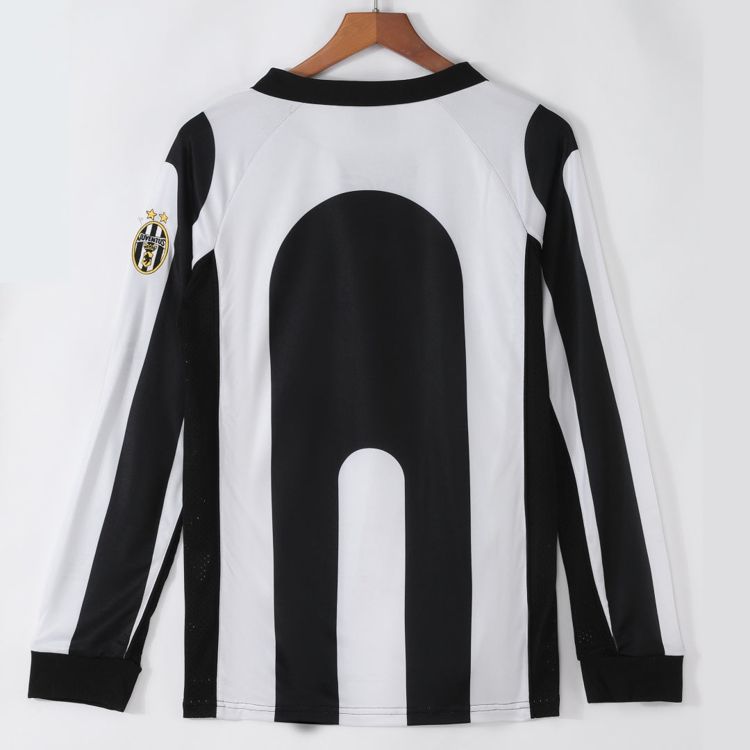 Maillot domicile rétro de football Juventus 1997-1998 à manches longues, marque Le 12 -ème Maillot, vue front.