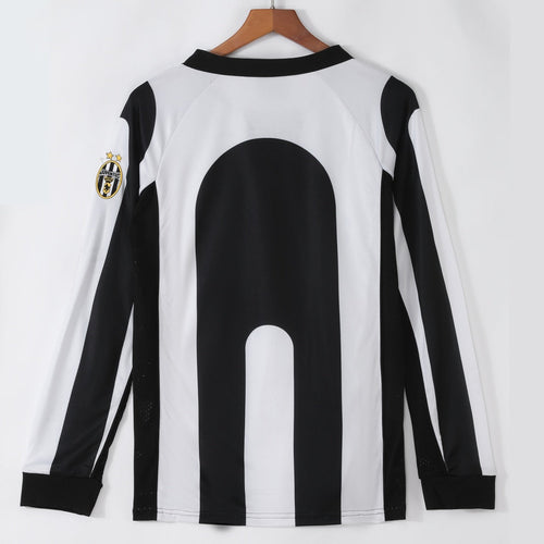 Maillot domicile rétro de football Juventus 1997-1998 à manches longues, marque Le 12 -ème Maillot, vue front.