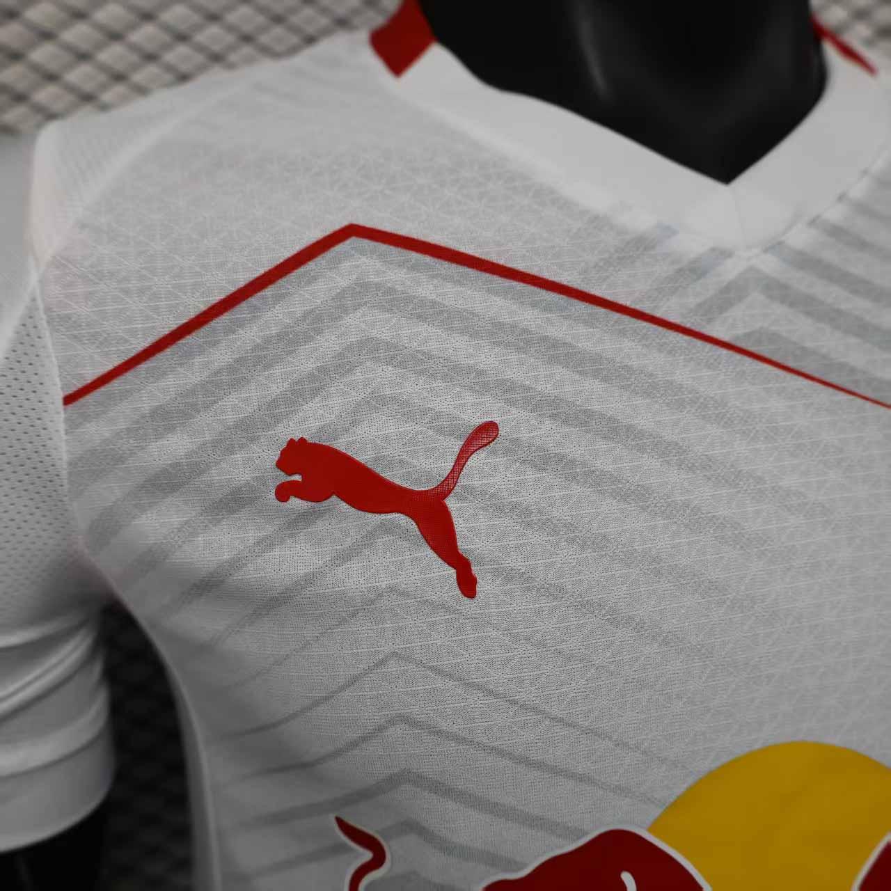 Maillot de football Leipzig 2025-26, Le 12 -ème Maillot, vue de face avec logo et détails du maillot.
