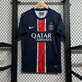 Maillot domicile PSG 24/25 Champions par Le 12 -ème Maillot, maillot de football avec logo et détails sportifs visibles.