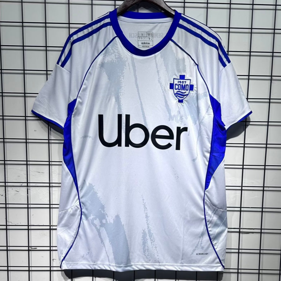 Maillot 25/26 Como Extérieur Le 12 -ème Maillot, tissu léger et coupe confortable, vue frontale sur le maillot de sport.