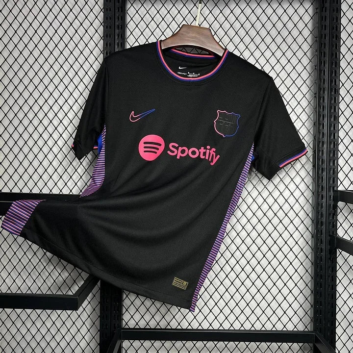 Maillot de football FC Barcelone 2024-2025 Le 12 -ème Maillot, vue de face avec logo et design officiel.