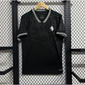 Maillot third Juventus 25/26 de la marque Le 12 -ème Maillot, vue de face avec logo et design distinctif en bleu et blanc
