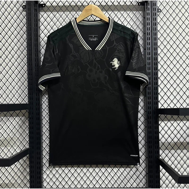 Maillot Juventus 2025-26 Le 12 -ème Maillot, maillot de football avec logo de la Juventus, conçu en tissu technique.