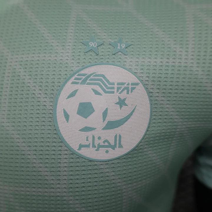Maillot de football Algérie Le 12 -ème Maillot Concept 2024 2025, vue de face avec logo et design aux couleurs nationales