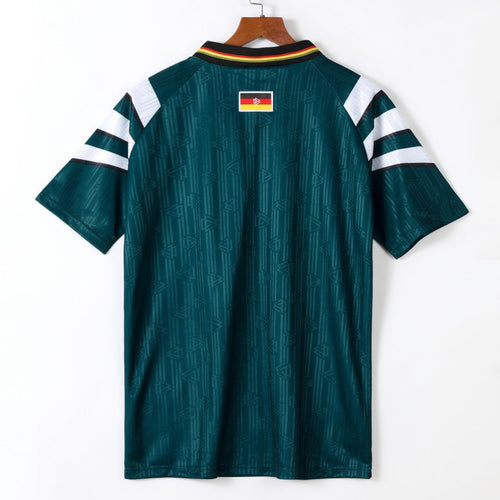 Maillot rétro extérieur 1996 Allemagne, marque Le 12, détails du maillot avec logo et design vintage visible en image.