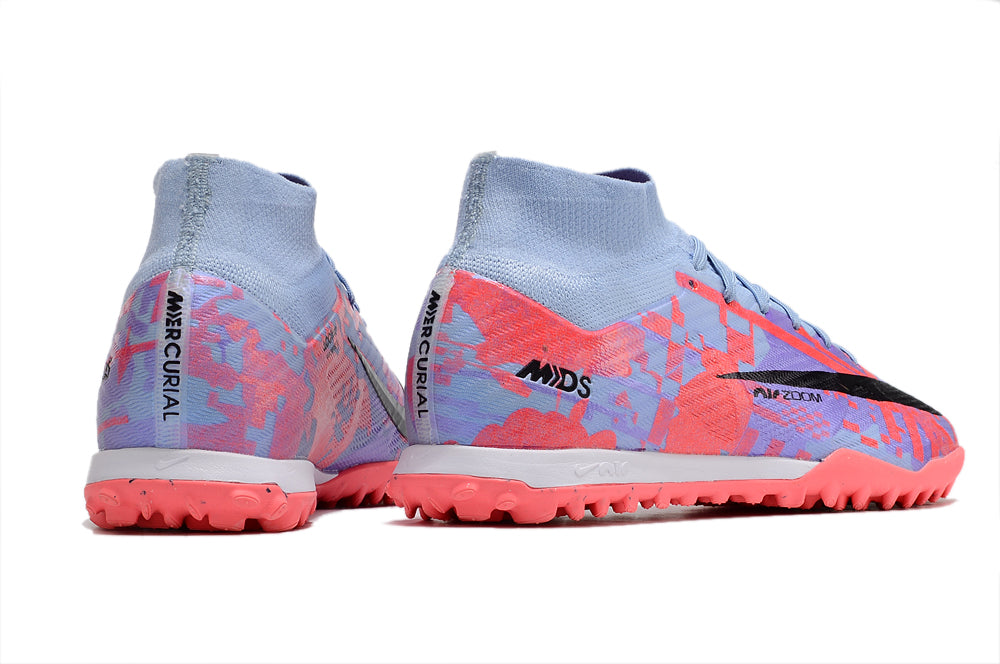 Crampons Mercurial Superfly IX Elite pour football, semelles avec pointes en métal et design en bleu et noir.