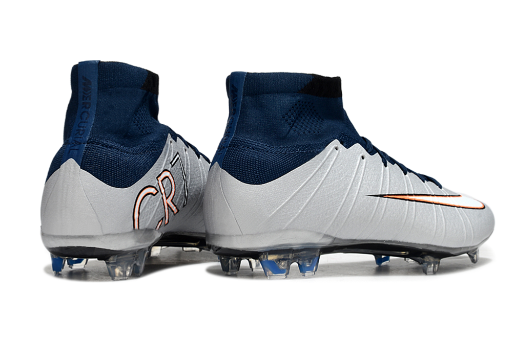 Crampons Mercurial Superfly pour football, fixation solide et semelle en caoutchouc, vue de face avec détails de la semelle