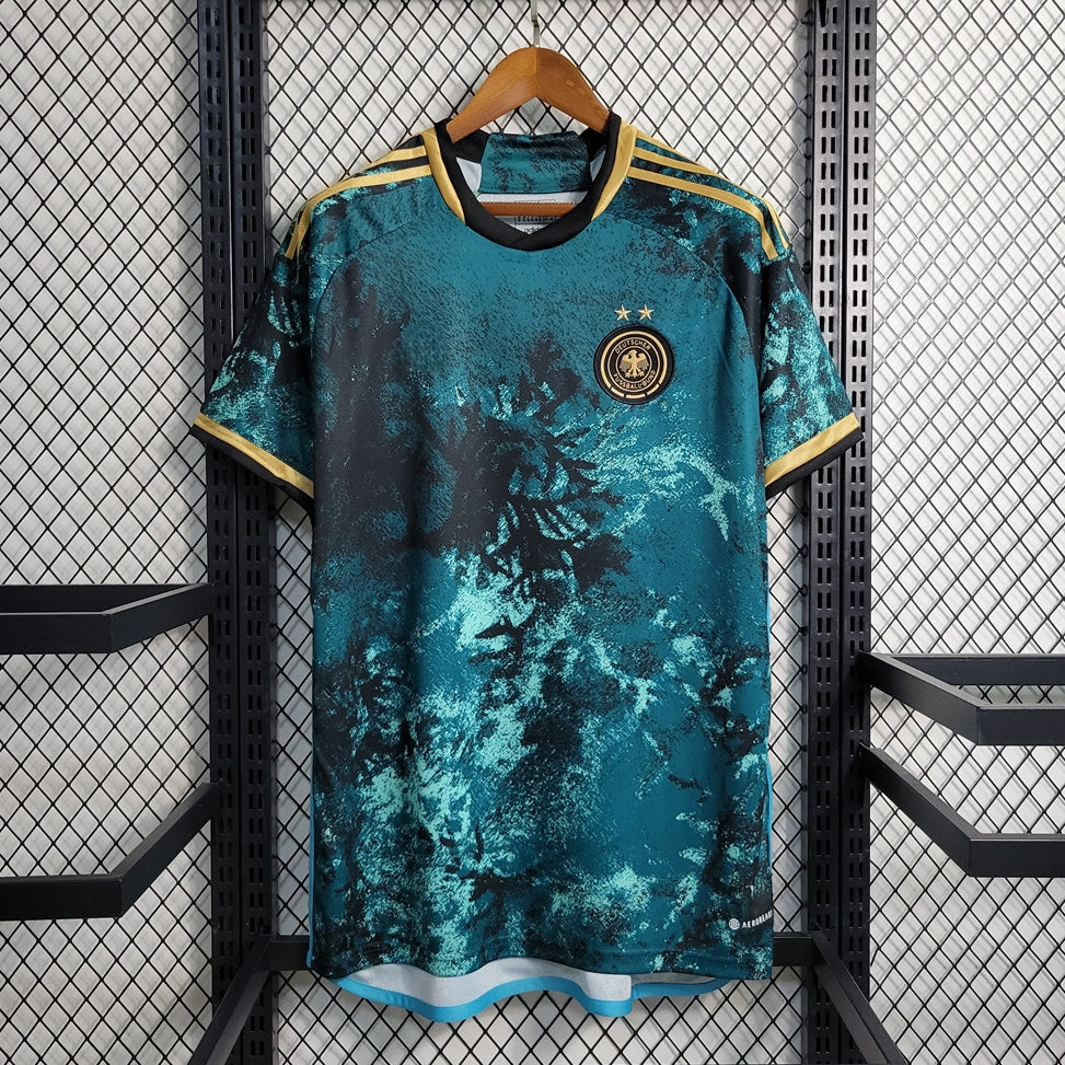 Maillot 2023 Allemagne spécial par Le 12 -ème Maillot, vue de face avec détails du design et des couleurs officielles.
