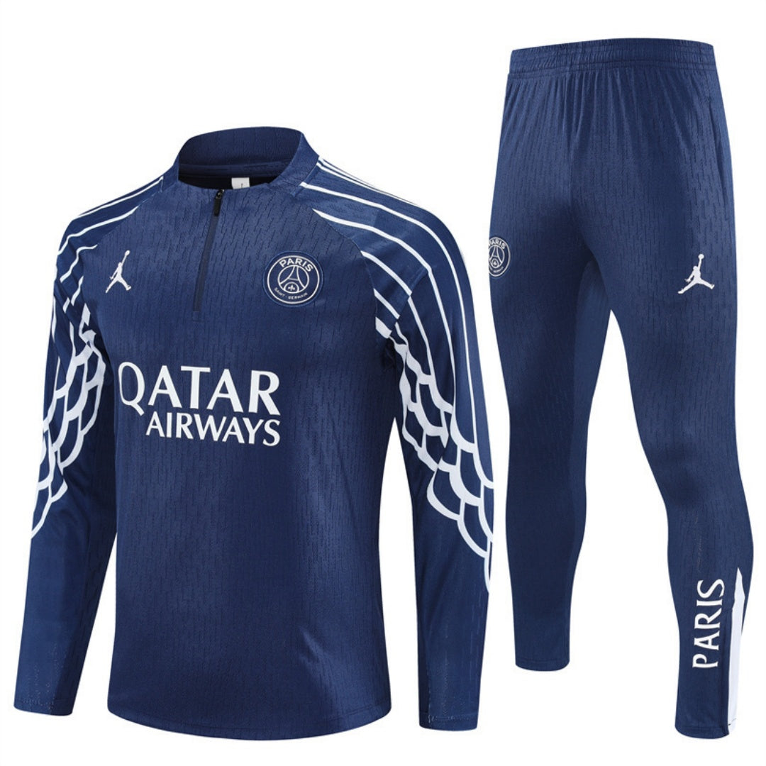 Ensemble de football PSG Le 12 -ème Maillot, taille 25/26, en bleu avec logo et détails du club.