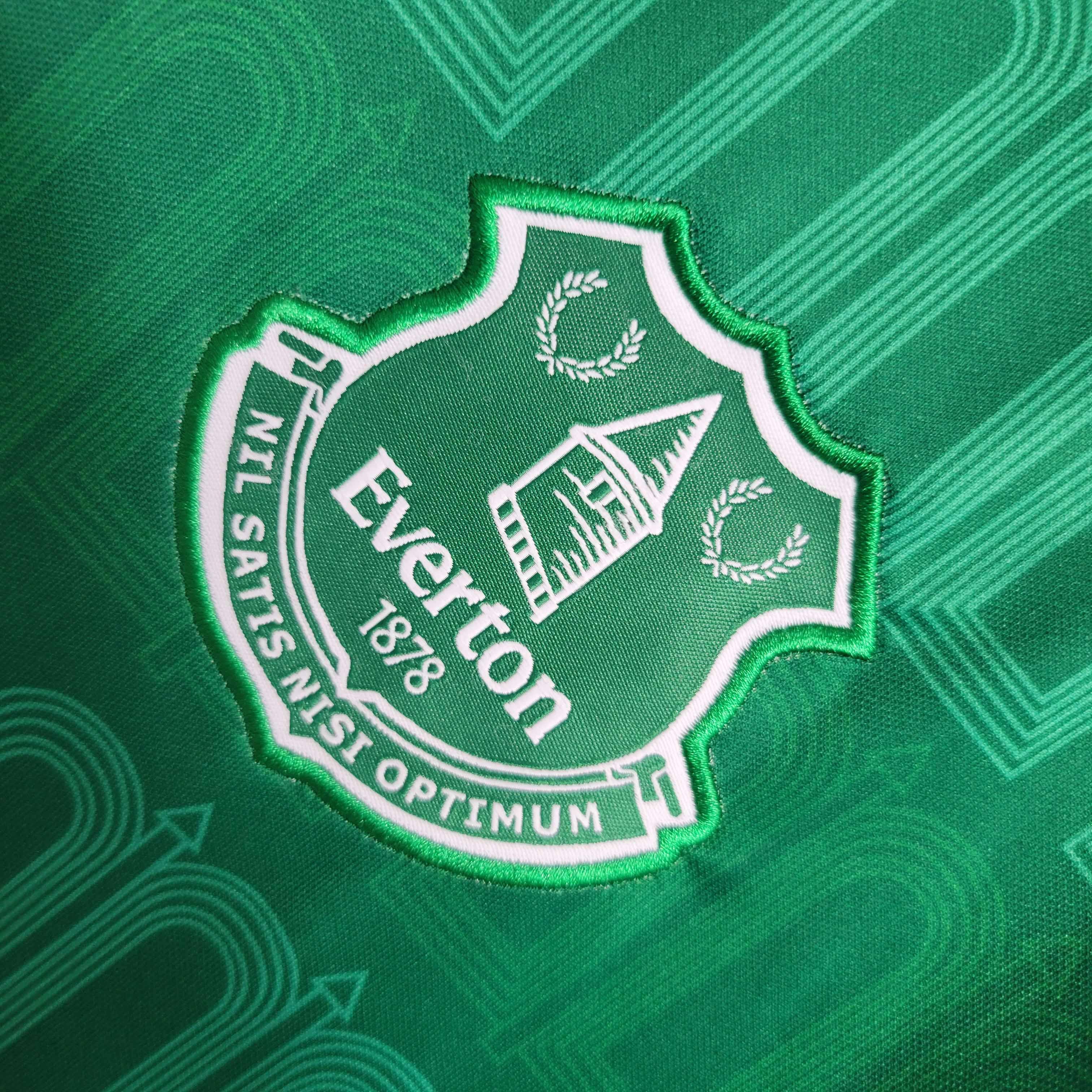 Maillot extérieur Everton 2024-25 de la marque Le 12 -ème Maillot, vue de face avec logo et motifs sportifs.