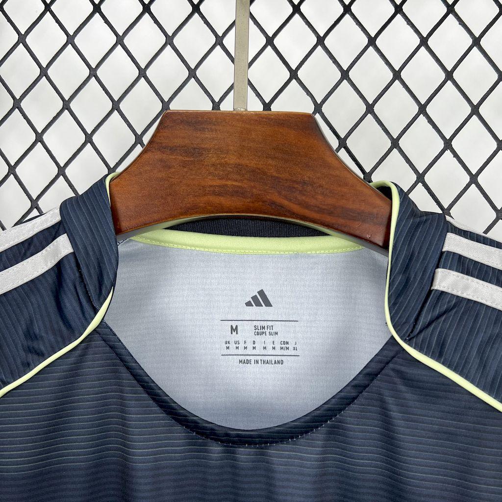 Maillot de football à manches longues Real Madrid 2025-26, marque Le 12 -ème Maillot, vue de face avec logo et détails du design.